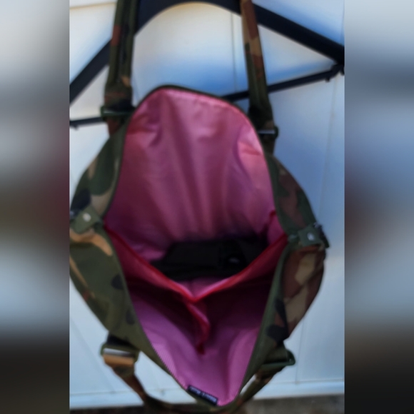 Herschel Strand Duffle Bag w/changing Pad (Camo) - Picture 3 of 4
